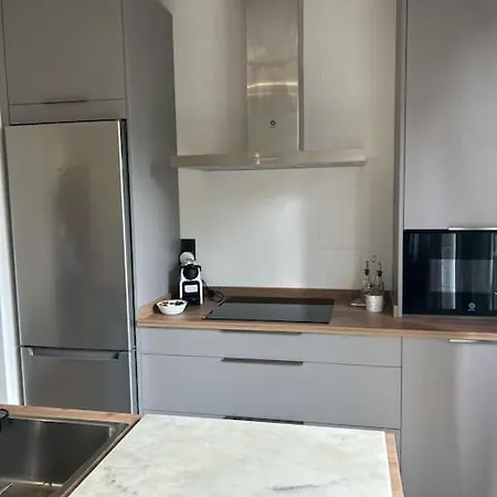 Piso Deluxe Con Balcon Cerca Del Casco Viejo アパート