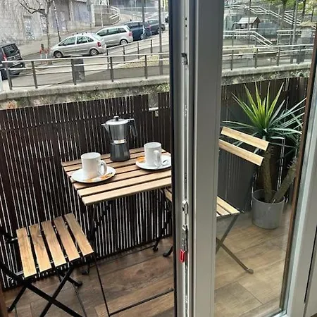 Piso Deluxe Con Balcon Cerca Del Casco Viejo