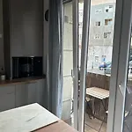 Piso Deluxe Con Balcón Cerca Del Casco Viejo