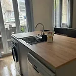 Piso Deluxe Con Balcón Cerca Del Casco Viejo Apartamento *