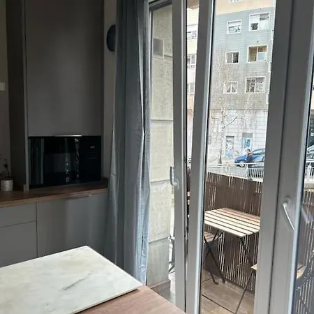 Piso Deluxe Con Balcon Cerca Del Casco Viejo