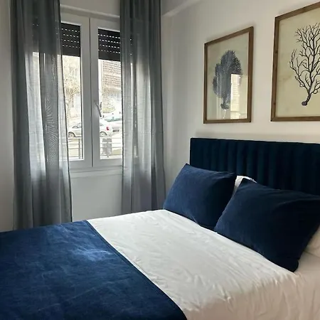 Piso Deluxe Con Balcon Cerca Del Casco Viejo Apartment *