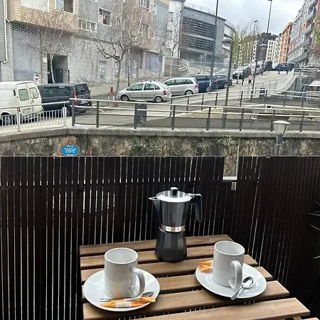 Piso Deluxe Con Balcon Cerca Del Casco Viejo *