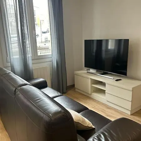 Piso Deluxe Con Balcon Cerca Del Casco Viejo Daire