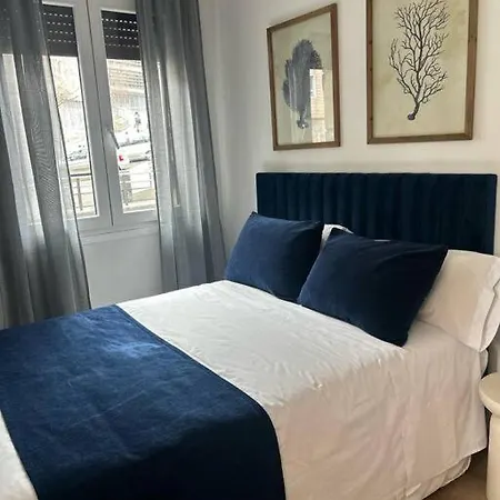 Piso Deluxe Con Balcon Cerca Del Casco Viejo *