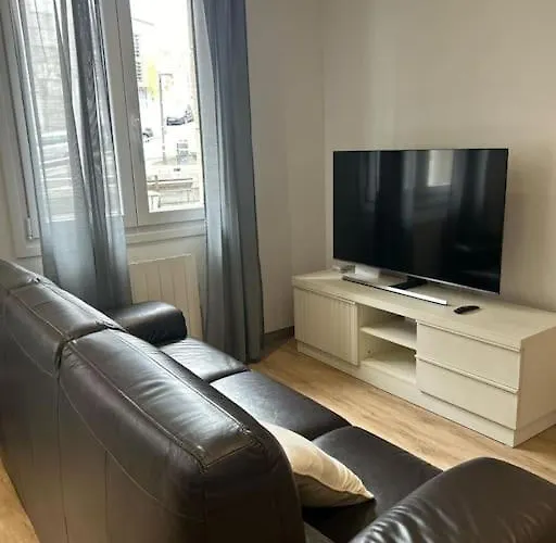 Piso Deluxe Con Balcon Cerca Del Casco Viejo Daire