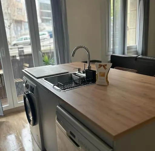 Piso Deluxe Con Balcon Cerca Del Casco Viejo Daire *