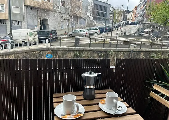 Piso Deluxe Con Balcon Cerca Del Casco Viejo *